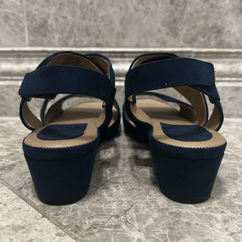 Me Too Yasmin Sandal Navy Size 7.5 Open Toe Chunky Heel Box Included